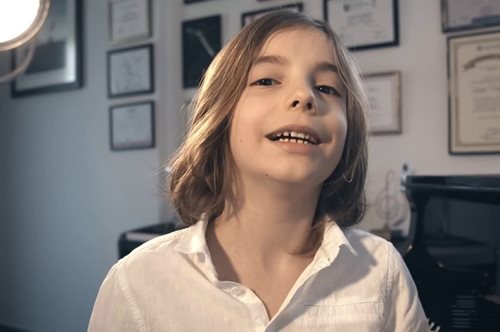 «Το βαλς της απομόνωσης». Ο 7χρονος Στέλιος Κερασίδης συνέθεσε κομμάτι για την εποχή που ζούμε