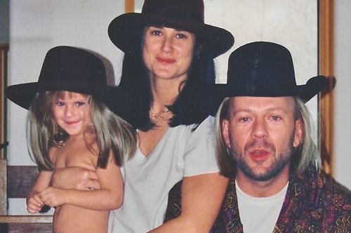 Ντέμι Μουρ και Μπρους Γουίλις (ξανά) μαζί στην καραντίνα: Όλη η οικογένεια με ίδιες πιτζάμες 