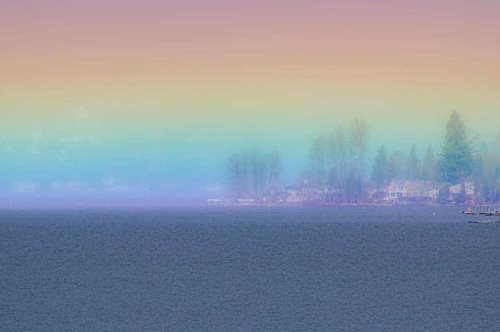 Μια απίστευτη φωτογραφία ενός «οριζόντιου» ουράνιου τόξου φέρνει γαλήνη μέσα στην τρικυμία