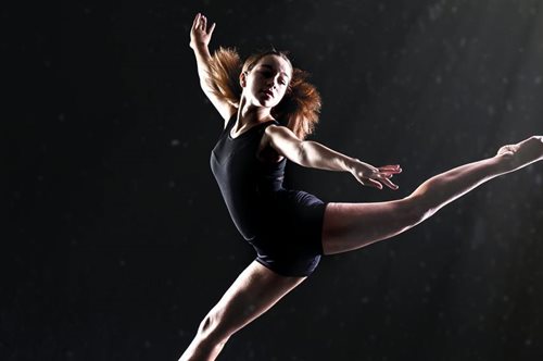 «Σε καμία άλλη δουλειά δεν προσέχεις περισσότερο». Τα μυστικά μίας μπαλαρίνας για την τριχοφυΐα