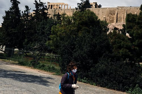 «Oι Έλληνες έμειναν στο σπίτι πολύ πριν τον πρώτο νεκρό. Τα εύσημα ανήκουν σε αυτούς»