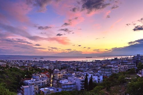 Από την Αριστοτέλους μέχρι το Μέγαρο Μουσικής: Οι μέρες κυλούν διαφορετικά στην άδεια Θεσσαλονίκη