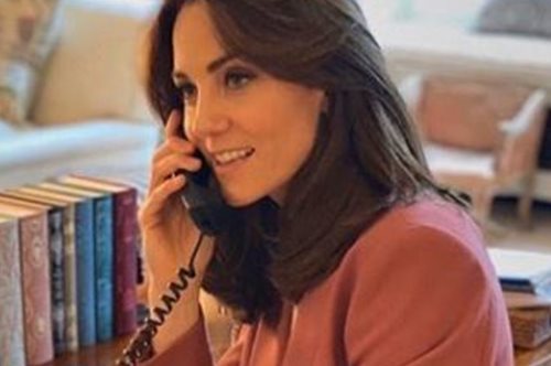 Το ιδανικό πουλόβερ για την άνοιξη. Η Κέιτ Μίντλετον φοράει Zara στην καραντίνα