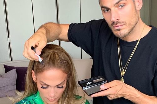 Ο hairstylist της Τζένιφερ Λόπεζ σου δείχνει πώς να κάνεις ένα μοντέρνο κούρεμα στον σύντροφό σου