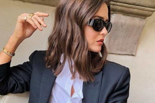 12 outfit βασισμένα σε ένα μαύρο ανοιξιάτικο σακάκι: Μια YouTuber άνω των 40 προτίνει 