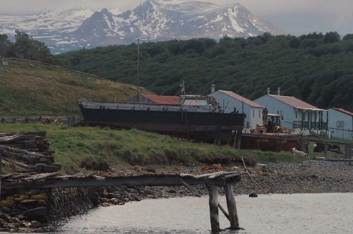 Δαμάζοντας τα κύματα: Το σπίτι στο τέλος του κόσμου είναι άγριο και τρομακτικό