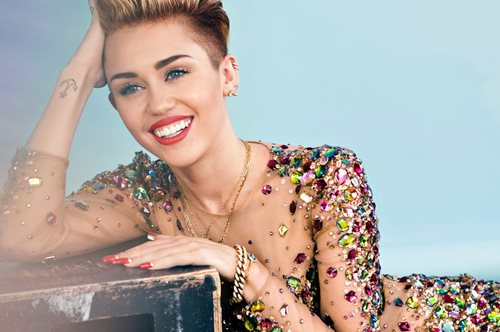Η Miley Cyrus έκανε την ανατροπή και έγινε ξανά η Χάνα Μοντάνα