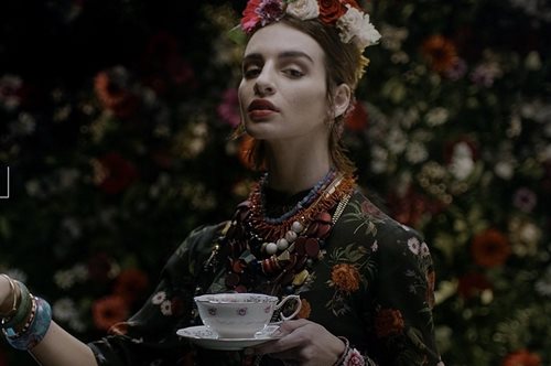 Πίνω τον καφέ φίλτρου μου πάντα σε πορσελάνη και γι' αυτό τον ευχαριστιέμαι πιο πολύ 