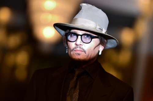 Ο κορονοϊός έχει συγκλονίσει τόσο τον Τζόνι Ντεπ που τον έκανε να φτιάξει για πρώτη φορά ίνσταγκραμ