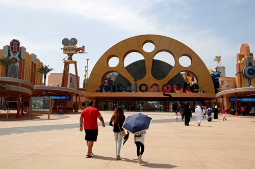 «Στο Ντουμπάι παίρνεις πρόστιμο ακόμα κι αν βήξεις δημόσια». Η εξομολόγηση μίας Ελληνίδας