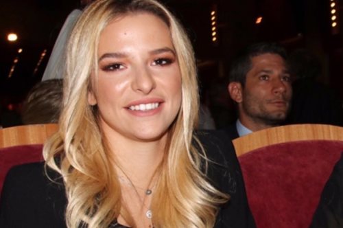 Το ιδιαίτερο στυλ της Εριέττας Κούρκουλου και η αδυναμία της σε δύο συγκεκριμένα χρώματα