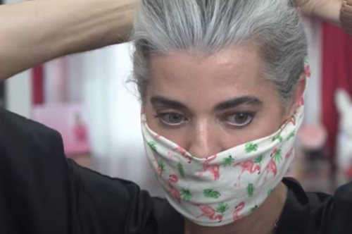 Καν'το σωστά. Πώς να φορέσεις τη μάσκα προσώπου για τον COVID - 19 μετά τα 40 και να δείχνεις κομψή