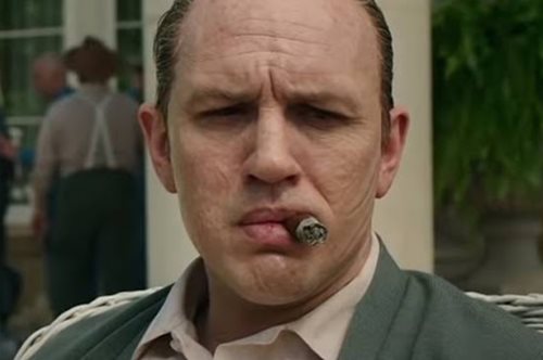 Το πρώτο τρέιλερ του Τομ Χάρντι ως Αλ Καπόνε -το απόλυτο αφεντικό του οργανωμένου εγκλήματος