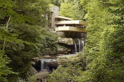 Μέσα στα εμβληματικά κτίρια του θρυλικού αρχιτέκτονα Φρανκ Λόιντ Ράιτ η ζωή κυλά υπέροχα 