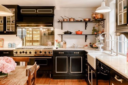 Της Λιβ Τάιλερ, του Μάικλ Κορς, της Κάρα Ντελεβίν.Είδαμε τις ωραιότερες κουζίνες διασήμων στον κόσμο