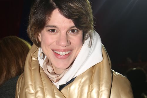 Η Μόνικα έψαλε το «Χριστός Ανέστη»  σε εκκλησία των Σπετσών με 4 άτομα 