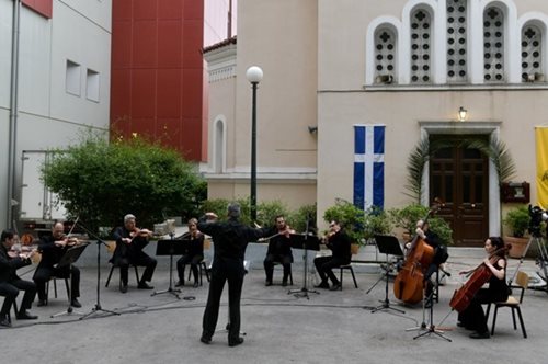 Η ορχήστρα της ΕΡΤ έκανε συναυλία στο προαύλιο του Ευαγγελισμού: Υπέροχο βίντεο