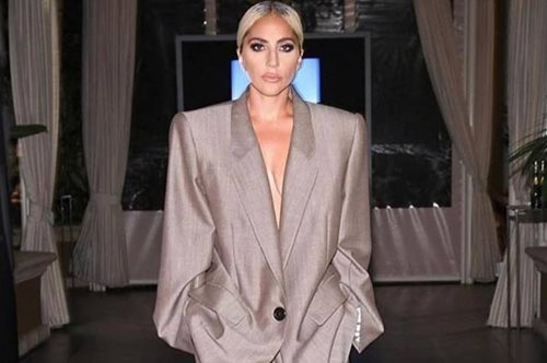 Γιατί πολλές σταρ επιλέγουν τα δυναμικά κοστούμια- Εκτός από κομψά έχουν και συμβολικό χαρακτήρα 