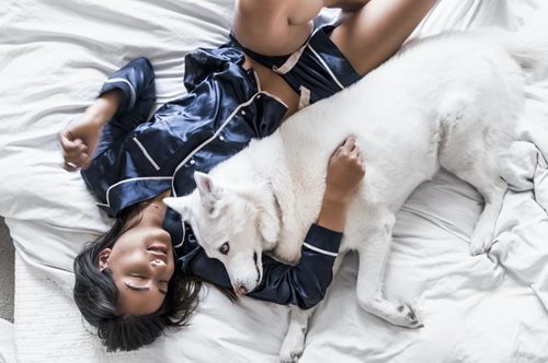 Το 3λεπτο workout που μπορείς να κάνεις πριν τον ύπνο σμιλεύει και αδυνατίζει τα πόδια σε 3 μήνες