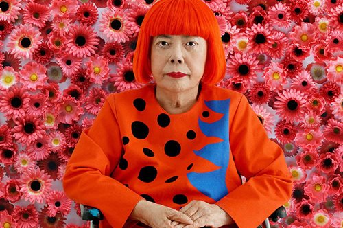 Yayoi Kusama: «Στον COVID-19 που μας στέκεται εμπόδιο, λέω εξαφανίσου από αυτήν τη γη»
