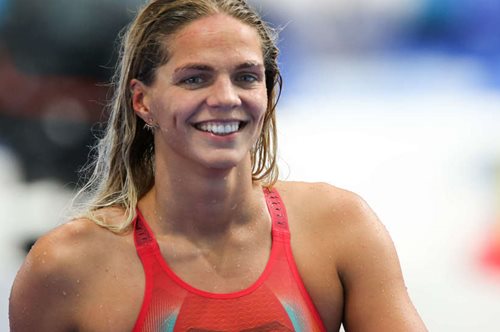 Η τρομερή κολυμβήτρια από τη Ρωσία προπονείται εκτός νερού και γίνεται viral 