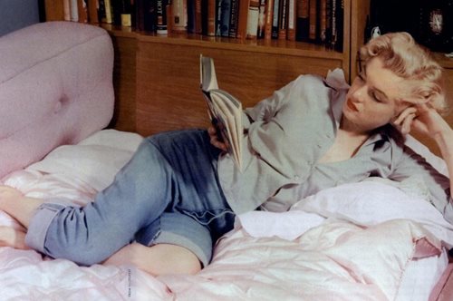 Η προφητική λατινική επιγραφή στο πλακόστρωτο του τελευταίου σπιτιού της Μέριλιν Μονρόε 