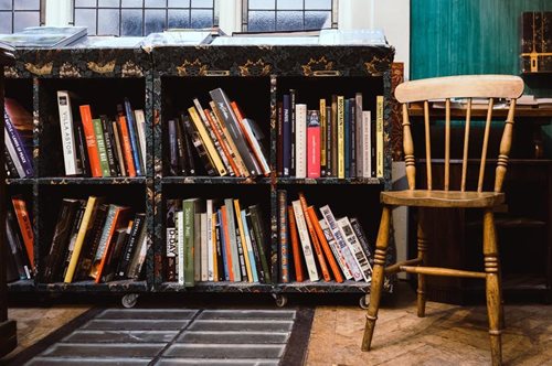 Βazaar βιβλίων από το Μουσείο Μπενάκη με εκπτώσεις έως και 80% στο διαδίκτυο: Online αγορές 