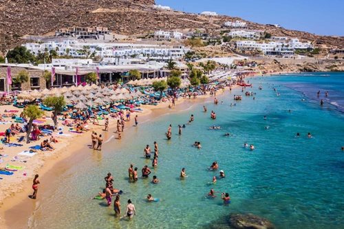 «Ξεχάστε γεμάτες παραλίες, εκδρομές και ξενοδοχεία»: Έτσι θα είναι το καλοκαίρι στην Ελλάδα