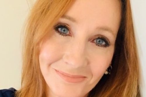 H J.K. Rowling βρήκε χρόνο να βάλει σε τάξη τη βιβλιοθήκη της -Ιδού το αποτέλεσμα