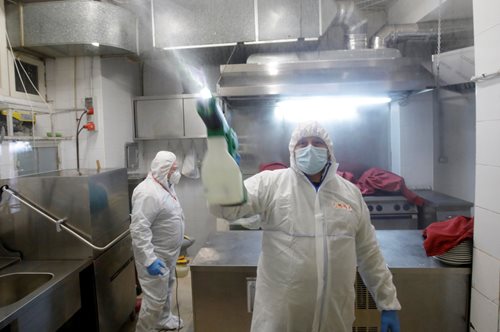 Η αρχή της θεραπείας; Ερευνητές παρασκεύασαν σπρέι επίστρωσης που παρέχει προστασία από τον κορονοϊό