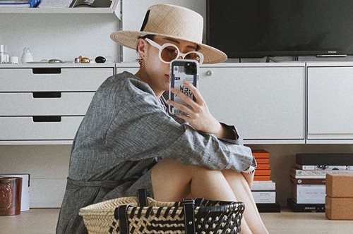 Xωρίς να ξοδέψεις ούτε ένα ευρώ: Πέντε ανοιξιάτικοι συνδυασμοί ρούχων που δεν ήξερες ότι έχεις ήδη