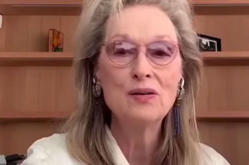 H καραντίνα θέλει και λίγη τρέλα: H Mέριλ Στριπ τραγουδάει, φορώντας το μπουρνούζι της