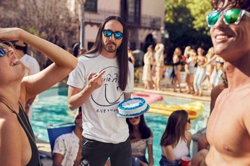 Τα πρώτα γυαλιά ηλίου Pull&Bear  σε συνεργασία με την start-up online αλυσίδα Hawkers είναι γεγονός 
