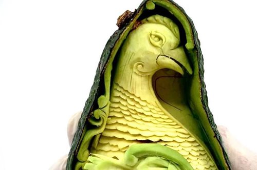 Κανένας δεν θέλει να φάει αυτά τα βρώσιμα «έργα τέχνης» πάνω σε φρούτα και λαχανικά