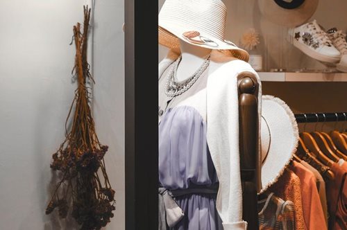 Πώς θα δοκιμάζουμε στα δοκιμαστήρια ρούχα, ποια δεν πρέπει να δοκιμάζουμε