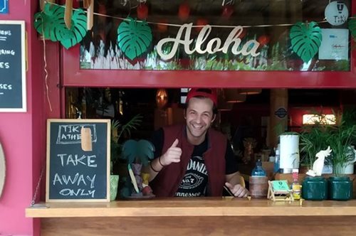 Βόλτα κάτω από την Ακρόπολη με το ποτό σου στο χέρι: Να μια ωραία, εναλλακτική ιδέα 