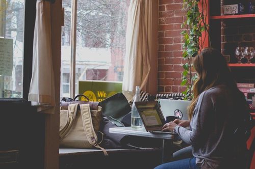 Πάντα online και πάντοτε διαθέσιμοι; Η νέα σχέση εργοδότη-εργαζόμενου; 