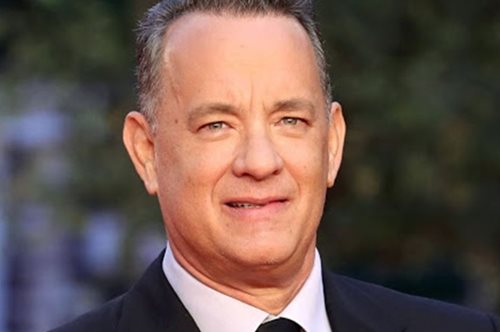 Ο Τομ Χανκς έκανε μια ξεχωριστή έκπληξη σε φοιτητές που δεν μπόρεσαν να χαρούν την αποφοίτηση τους