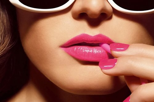 Το κόλπο για τέλεια χείλια βρίσκεται στο πινέλο