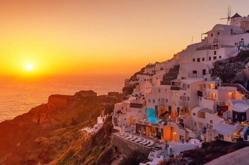 Η Σαντορίνη πιο έρημη από ποτέ: Το Reuters μετέδωσε ζωντανά το ηλιοβασίλεμα για όλο τον πλανήτη