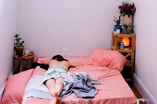 Τελικά κάθε πότε πρέπει να αλλάζουμε τα σεντόνια μας για να προστατευτούμε από τον κορονοϊό