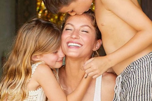 Πως είναι οι διάσημες μαμάδες όταν παίζουν τον σημαντικότερο ρόλο της ζωής τους