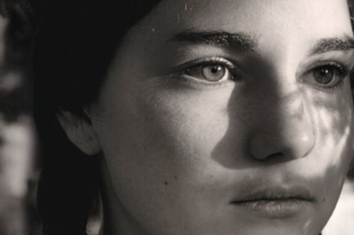 Μια ματιά στην ψεύτικη ζωή των ενηλίκων 