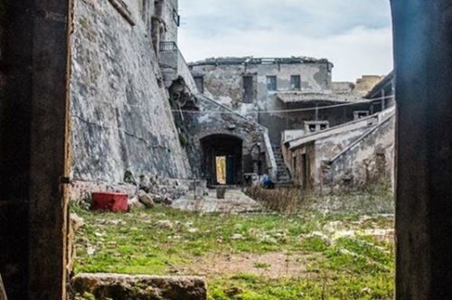 Μέσα στο καστρομονάστηρο που έζησε ο τελευταίος μοναχός των Στροφάδων για 38 χρόνια 