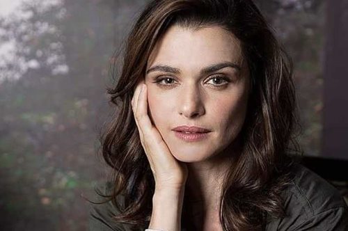 «Συγχαρητήρια στις εργαζόμενες μαμάδες»: Το μήνυμα της Ρέιτσελ Βάις προς όλες τις γυναίκες