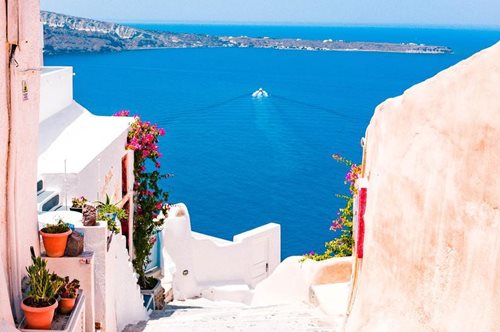 «Είναι η συγκλονιστικότερη πόλη της Ελλάδας». H Daily Mail αποθεώνει πρωτεύουσα ελληνικού νησιού