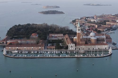 «Κατεβασμένα παντζούρια και σβηστά φώτα παντού»: H Bενετία «βουλιάζει» στην ανεργία και την ανέχεια