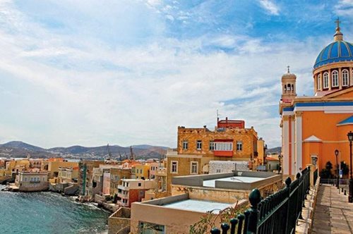 Η «Μικρή Ιταλία» των Κυκλάδων αποθεώνεται από τον διεθνή Τύπο