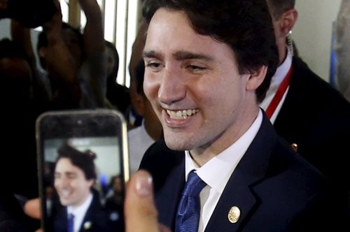 Θα μπορούσε ποτέ το παιδί μας να πάει σινεμά με τον πρωθυπουργό; Κι όμως, στον Καναδά συμβαίνει