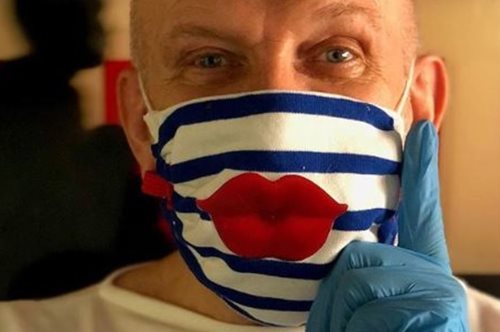 Ο Ζαν Πολ Γκοτιέ σχεδιάζει μάσκες και μας θυμίζει τις χρυσές εποχές της μόδας 